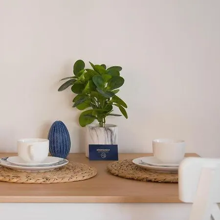 Luxurious By The Sea, ポビエロボ